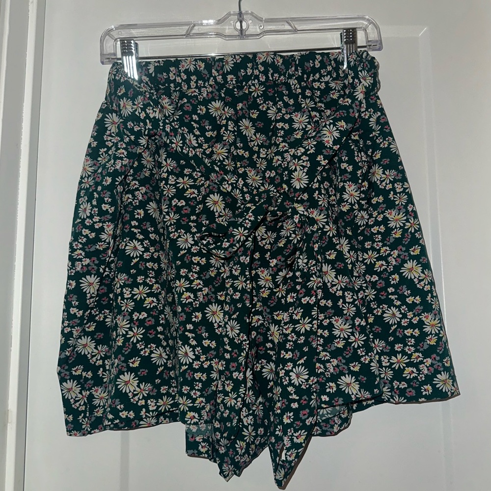 SHEIN Green Floral Tie-Waist Women’s Shorts
